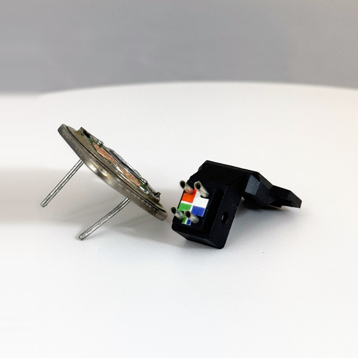 Vintage ADC PSX-A P-Mount to 1/2" Mount Cartridge Adapter - Adapter Only - rear pins close view