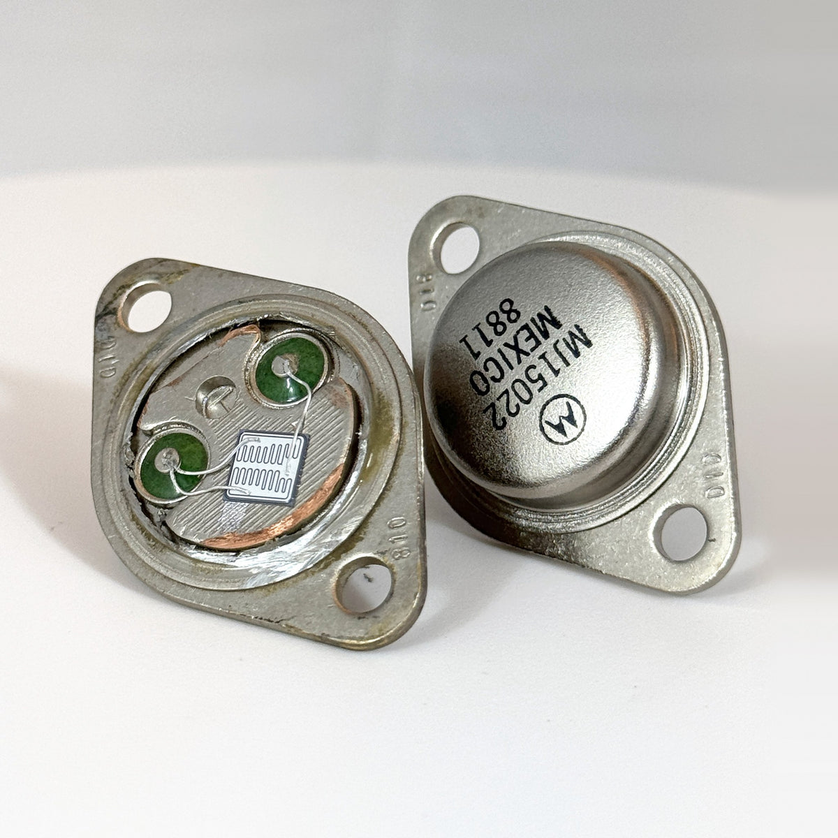 MJ15022 with the cap removed to show the genuine die